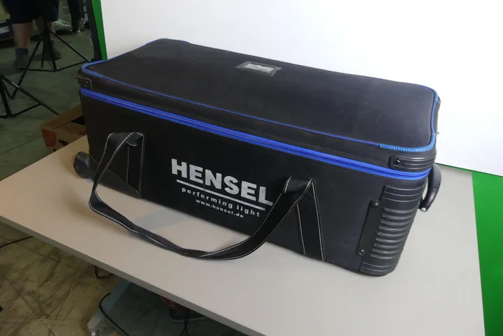 Hensel Trolley-Tragetasche mit Hintergrundzubehör